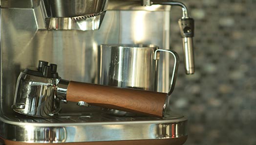 Die Reinigung von der Espressomaschine und der Kaffeemühle: die Grundlage für die Qualität vom Espresso